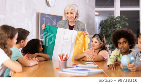 Qualified female teacher tells pupils the history of Ireland Qualified female teacher tells pupils the history of Ireland 99738310