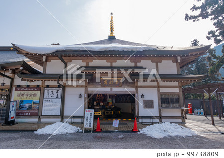 残雪の比叡山延暦寺東塔 萬拝堂 残雪の比叡山延暦寺東塔 萬拝堂 99738809