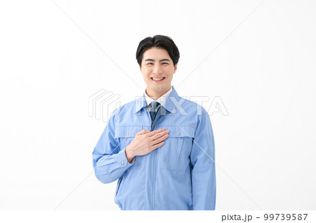 作業着の男性　白バック　お任せ 99739587