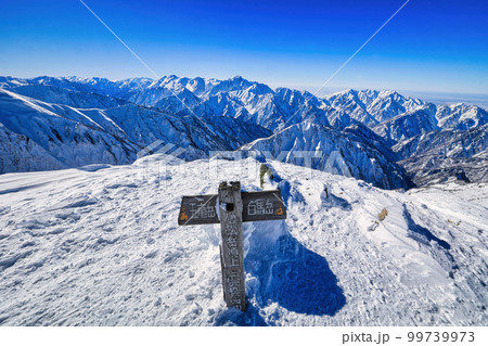 唐松岳頂上から眺めた冠雪の剱岳 99739973
