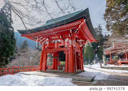 残雪の比叡山延暦寺東塔 鐘楼 残雪の比叡山延暦寺東塔 鐘楼 99741578