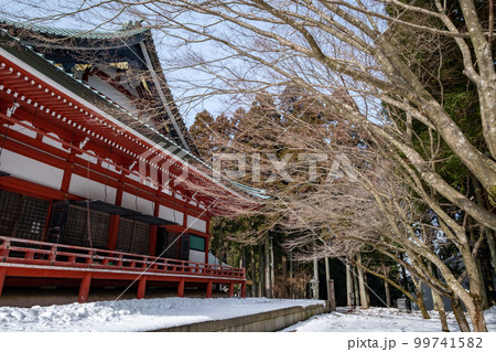 残雪の比叡山延暦寺東塔 大講堂 残雪の比叡山延暦寺東塔 大講堂 99741582