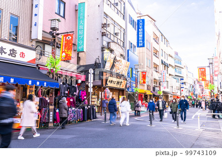 《東京都》巣鴨地蔵通商店街・おばあちゃんの原宿 《東京都》巣鴨地蔵通商店街・おばあちゃんの原宿 99743109