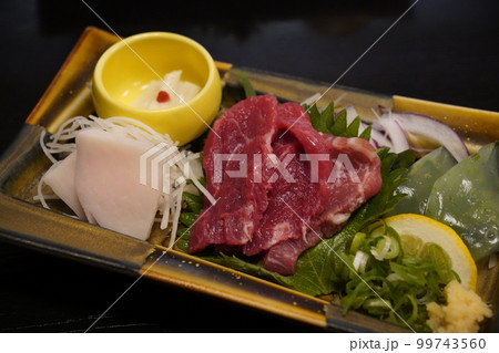 馬刺しの盛り合わせ 99743560