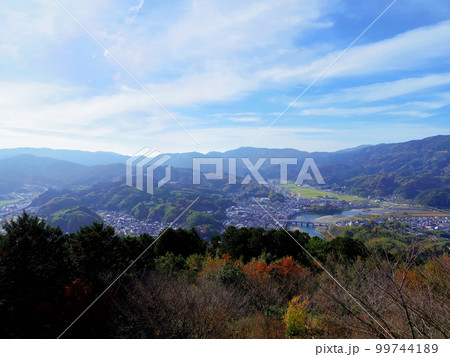 冨士山より望む大洲の街並み(愛媛県大洲市) 冨士山より望む大洲の街並み(愛媛県大洲市) 99744189