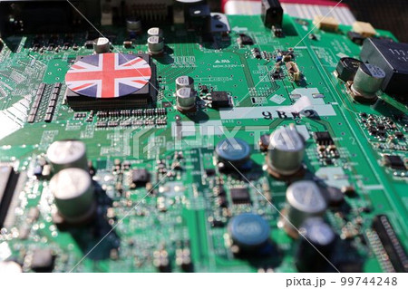 イギリスの半導体のイメージ、プリント基板　国旗 99744248