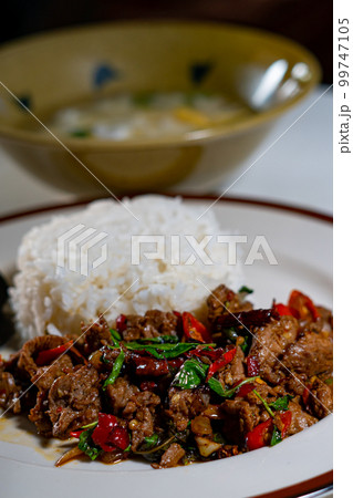 stir-fried basil with pork and fried egg 99747105