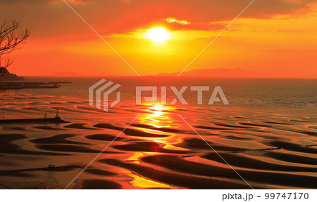 【熊本県】絶景日の御輿来海岸の夕景 【熊本県】絶景日の御輿来海岸の夕景 99747170