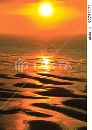 【熊本県】絶景日の御輿来海岸の夕景 【熊本県】絶景日の御輿来海岸の夕景 99747179