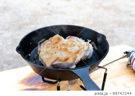 スキレットで作るチキングリル 99747244