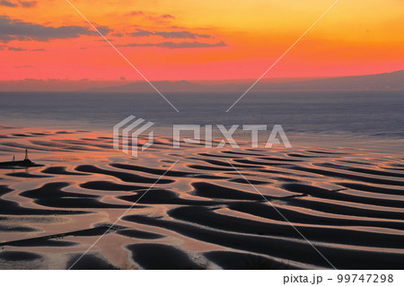 【熊本県】絶景日の御輿来海岸の夕景 【熊本県】絶景日の御輿来海岸の夕景 99747298