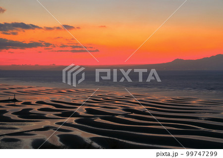 【熊本県】絶景日の御輿来海岸の夕景 【熊本県】絶景日の御輿来海岸の夕景 99747299