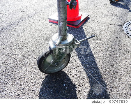 ローリングタワーのジャッキ付きキャスター　2023年2月 99747850