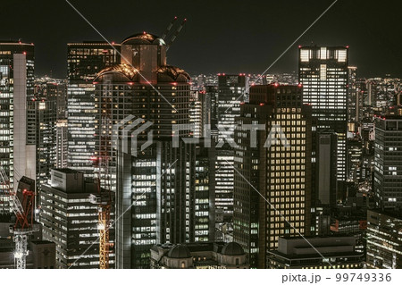 大阪府　梅田スカイビルから眺める大阪の夜景（大阪駅方面） 99749336