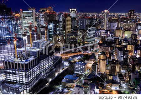 大阪府　梅田スカイビルから眺める大阪の夜景（大阪駅方面） 99749338