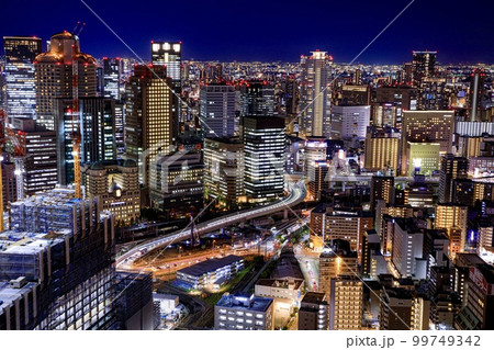 大阪府　梅田スカイビルから眺める大阪の夜景（大阪駅方面） 99749342