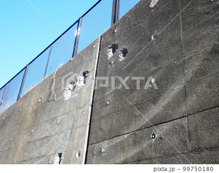 コンクリート擁壁の爆裂補修　2023年2月 99750180