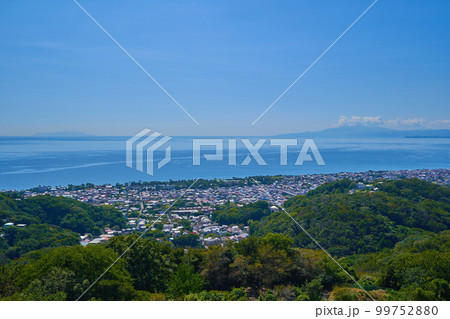 神奈川県平塚市の湘南平展望台から南側の俯瞰(大磯町,伊豆半島,大島など) 99752880
