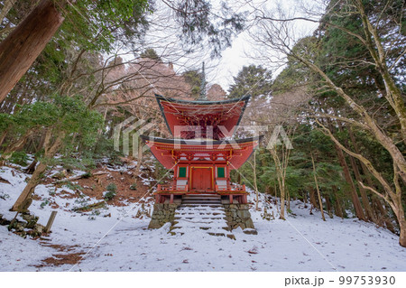 残雪の比叡山延暦寺横川　根本如法塔 99753930