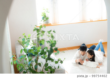 ファミリー　赤ちゃん 99754402