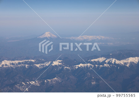 冬の日本本州縦断、空撮、JALジャルで飛ぶ花巻空港～大阪伊丹空港、東北の雪山、北アルプス、佐渡島 99755565