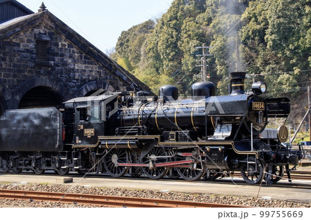 豪雨被災前の人吉機関庫とSL人吉号 豪雨被災前の人吉機関庫とSL人吉号 99755669