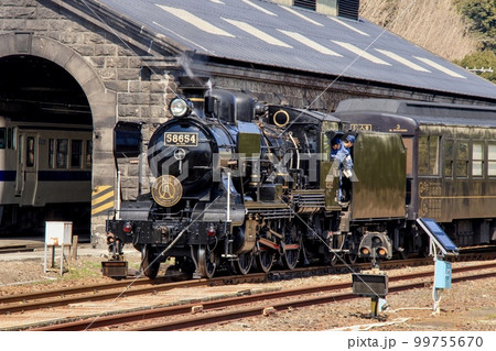 豪雨被災前の人吉機関庫とSL人吉号 豪雨被災前の人吉機関庫とSL人吉号 99755670