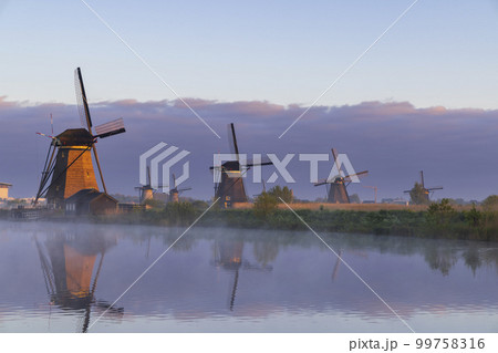 Traditional Dutch windmills in Kinderdijk - Unesco site, The Netherlands Traditional Dutch windmills in Kinderdijk - Unesco site, The Netherlands 99758316