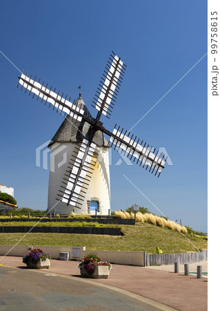Windmill in Jard sur Mer, Pays de la Loire, France Windmill in Jard sur Mer, Pays de la Loire, France 99758615