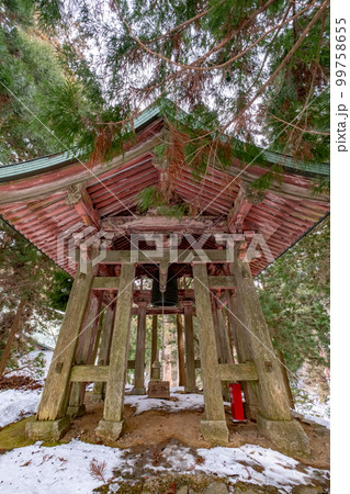 残雪の比叡山延暦寺西塔 鐘楼 残雪の比叡山延暦寺西塔 鐘楼 99758655