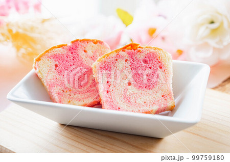 イチゴのスポンジケーキ イチゴのスポンジケーキ 99759180