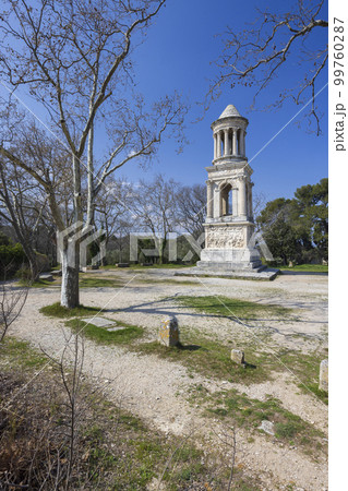 Mausoleum of Glanum, Glanum archaeological site near Saint-Remy-de-Provence, Provence, France Mausoleum of Glanum, Glanum archaeological site near Saint-Remy-de-Provence, Provence, France 99760287