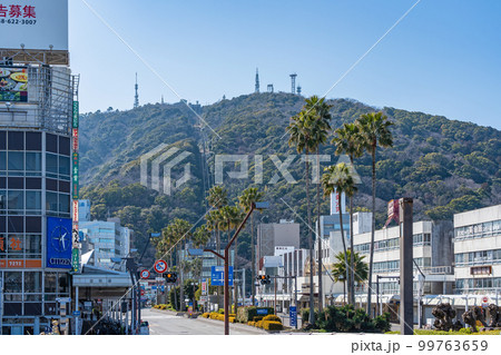 【徳島県】徳島市中心部から見た眉山 99763659