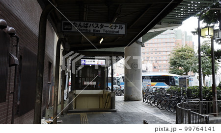 大阪メトロ御堂筋線、千日前線のなんば駅の8号出入口、なんばバスターミナルに直結 大阪メトロ御堂筋線、千日前線のなんば駅の8号出入口、なんばバスターミナルに直結 99764141