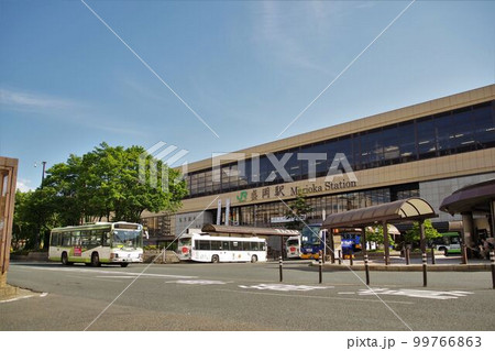 盛岡の街並み 晴れた日の盛岡駅と盛岡駅バス乗り場 盛岡の街並み 晴れた日の盛岡駅と盛岡駅バス乗り場 99766863