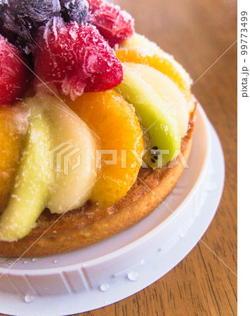 デザート　ホールケーキ　フルーツタルト 99773499