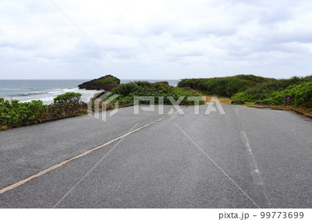 宮古島の西平安名崎への道路 終点と駐車場 宮古島の西平安名崎への道路 終点と駐車場 99773699