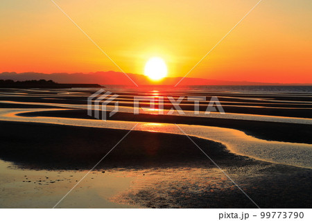 【大分県】絶景日の真玉海岸の夕陽 99773790