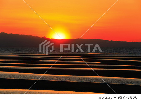 【大分県】絶景日の真玉海岸の夕陽 99773806