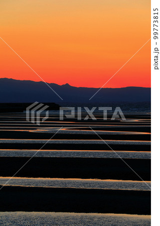 【大分県】絶景日の真玉海岸の夕陽 【大分県】絶景日の真玉海岸の夕陽 99773815