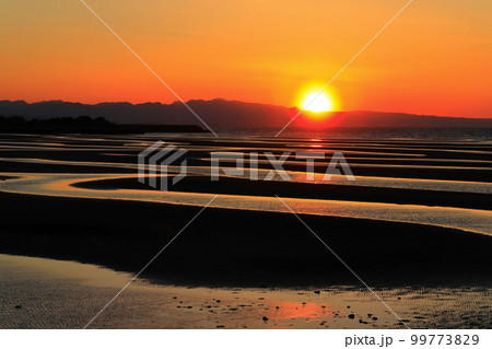 【大分県】絶景日の真玉海岸の夕陽 99773829