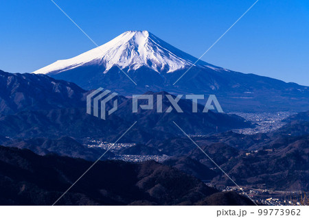 百蔵山より望む山並みと富士山の絶景 百蔵山より望む山並みと富士山の絶景 99773962