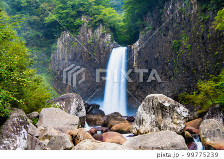 新潟県 苗名滝 99775239