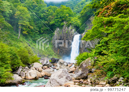 新潟県 苗名滝 99775247