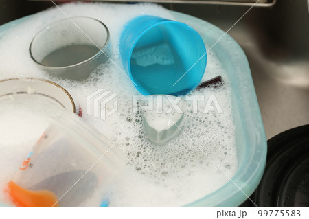 食器洗いのイメージ 食器洗いのイメージ 99775583