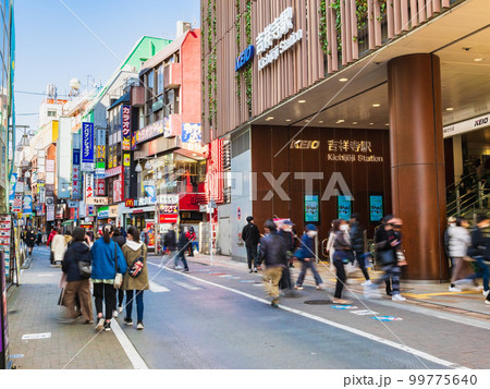吉祥寺駅南口　※一部ソフトフォーカス 99775640