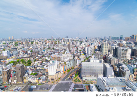東京都心風景　水道橋から望むスカイツリー方面 99780569