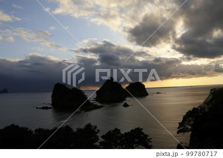 西伊豆町瀬浜海岸の落陽 西伊豆町瀬浜海岸の落陽 99780717