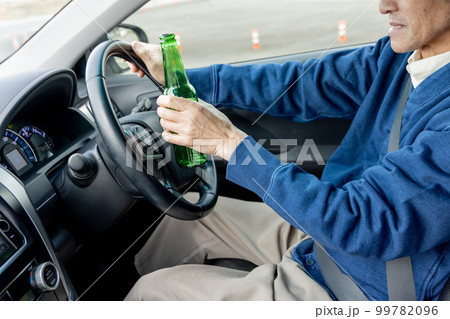 飲酒運転　マナー　社会問題 99782096