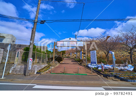 千葉県銚子市の愛宕山頂にある地球の丸く見える丘展望館入口 99782491